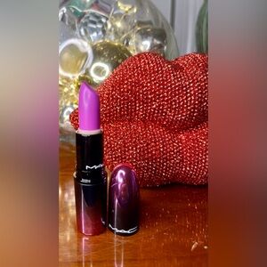 MAC lipstick LET THEM EAT CAKE love me Collection